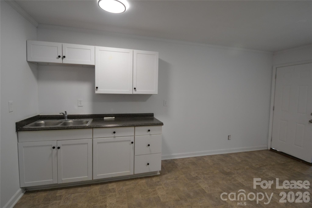 1212 Essex Avenue - Photo 6