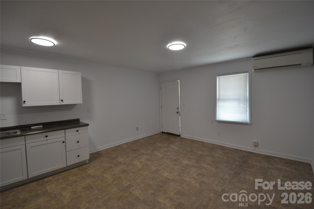 1212 Essex Avenue - Photo 5