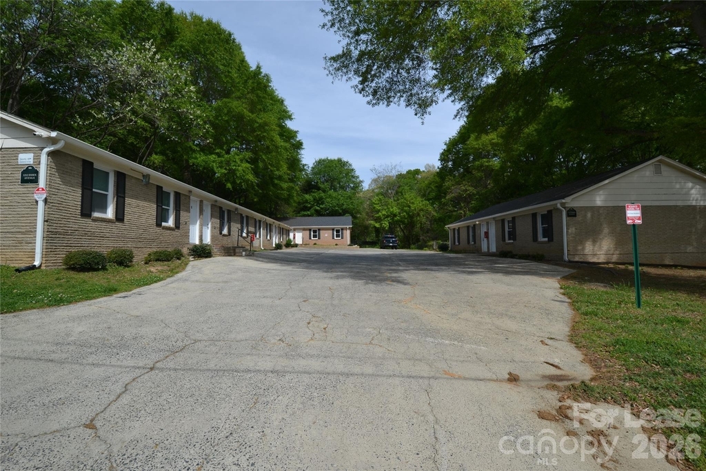 1212 Essex Avenue - Photo 2