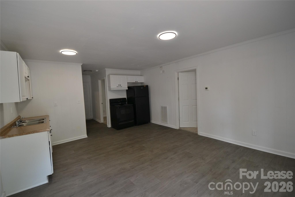 1212 Essex Avenue - Photo 0