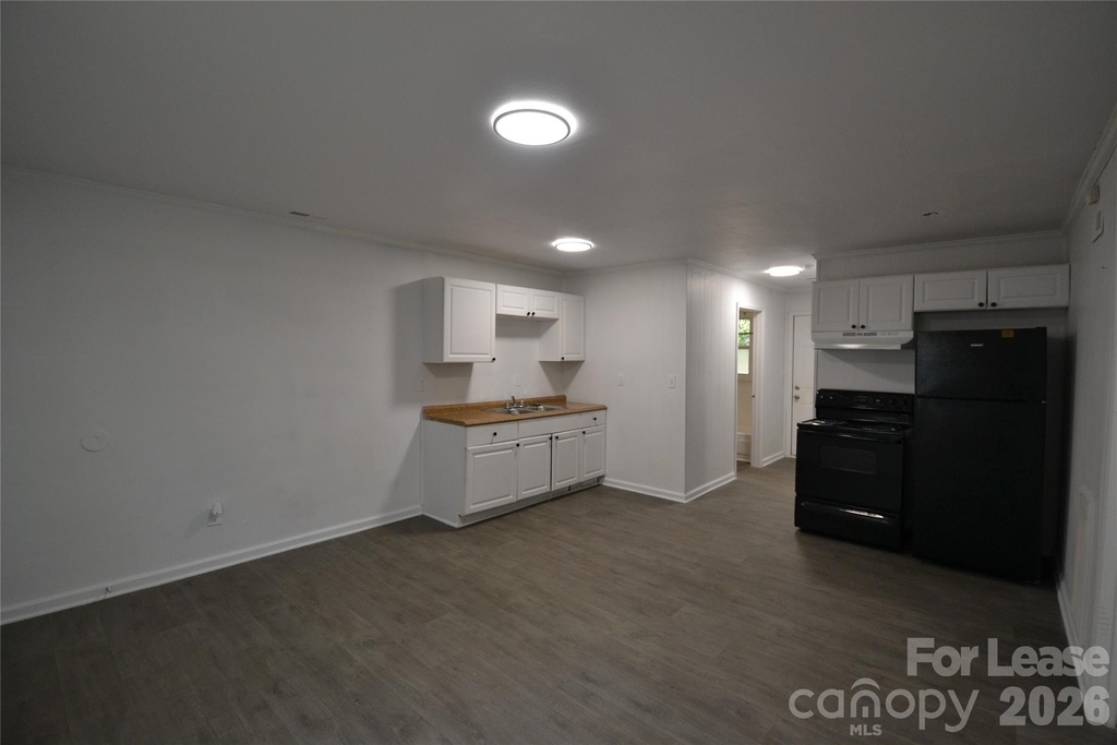 1212 Essex Avenue - Photo 2