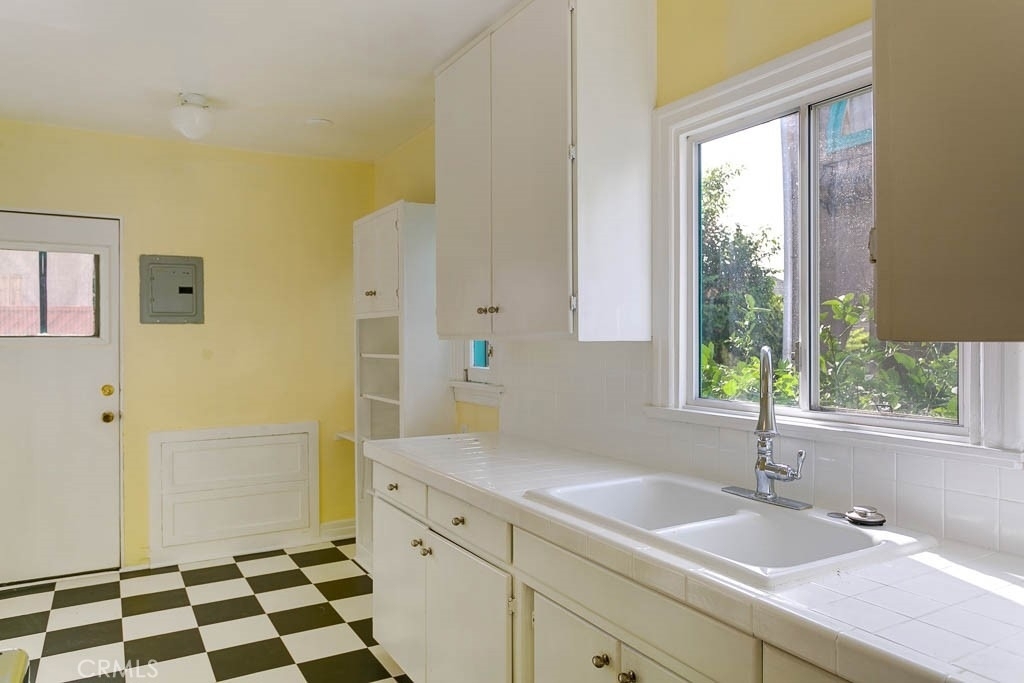 617 S Columbus Avenue - Photo 4