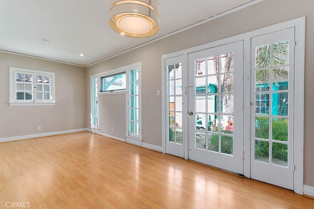 617 S Columbus Avenue - Photo 2