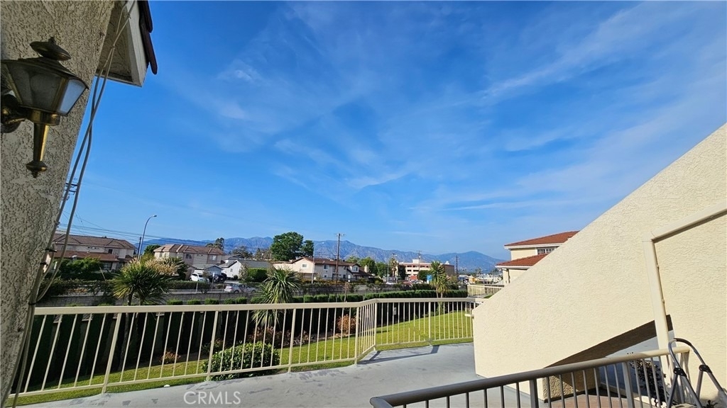 598 S 2nd - Photo 2