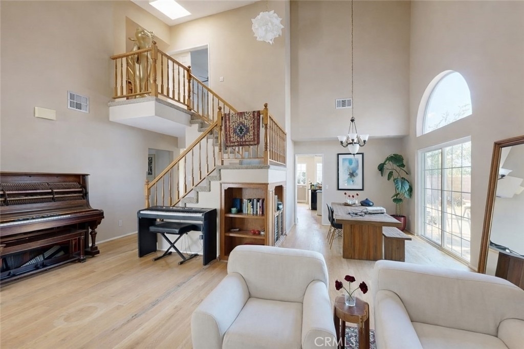 5637 Redwood - Photo 2