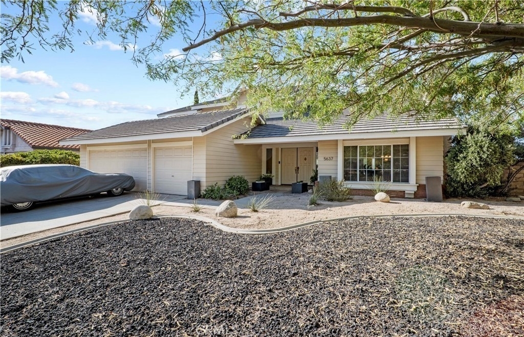 5637 Redwood - Photo 0