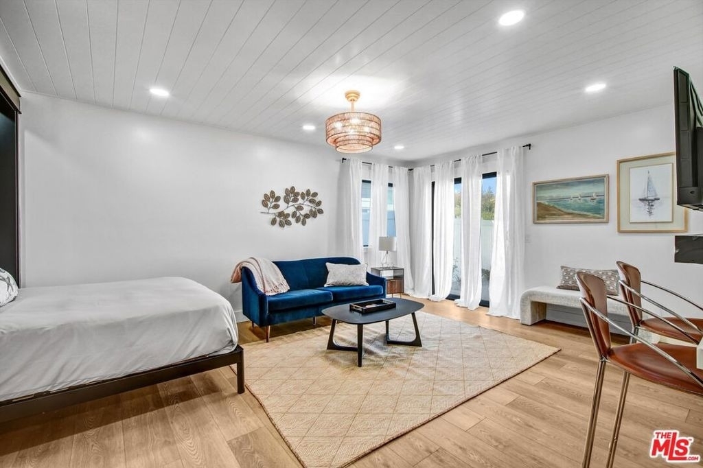 1083 Montauk Lane - Photo 4