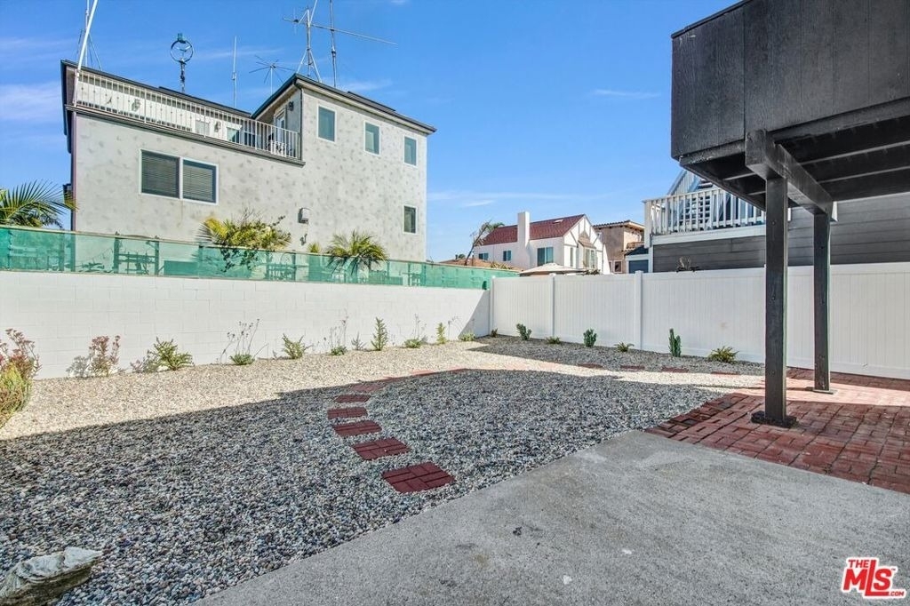 1083 Montauk Lane - Photo 9