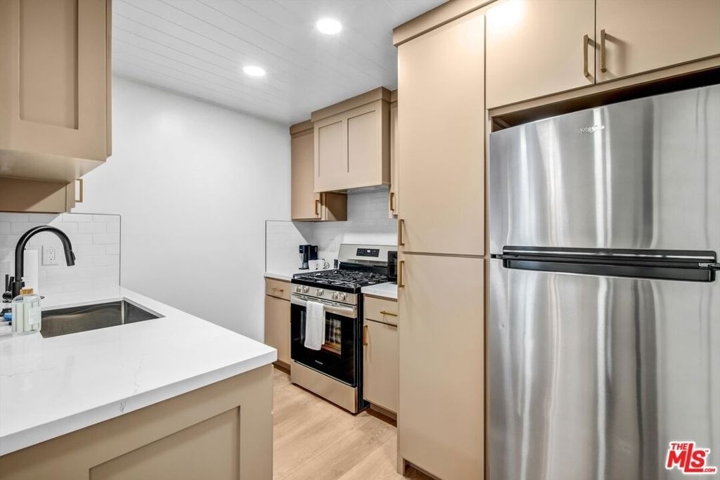 1083 Montauk Lane - Photo 2