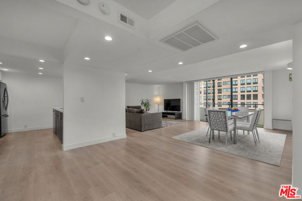 10535 Wilshire Boulevard - Photo 1