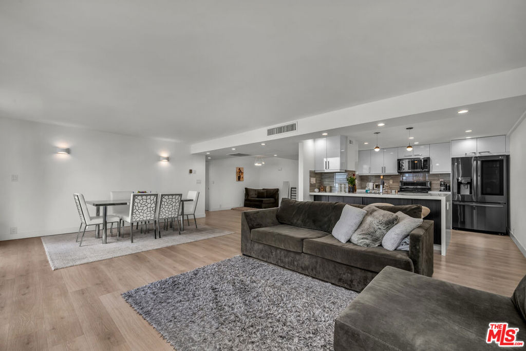 10535 Wilshire Boulevard - Photo 0