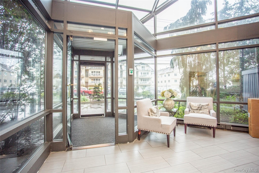 100 W Broadway - Photo 1