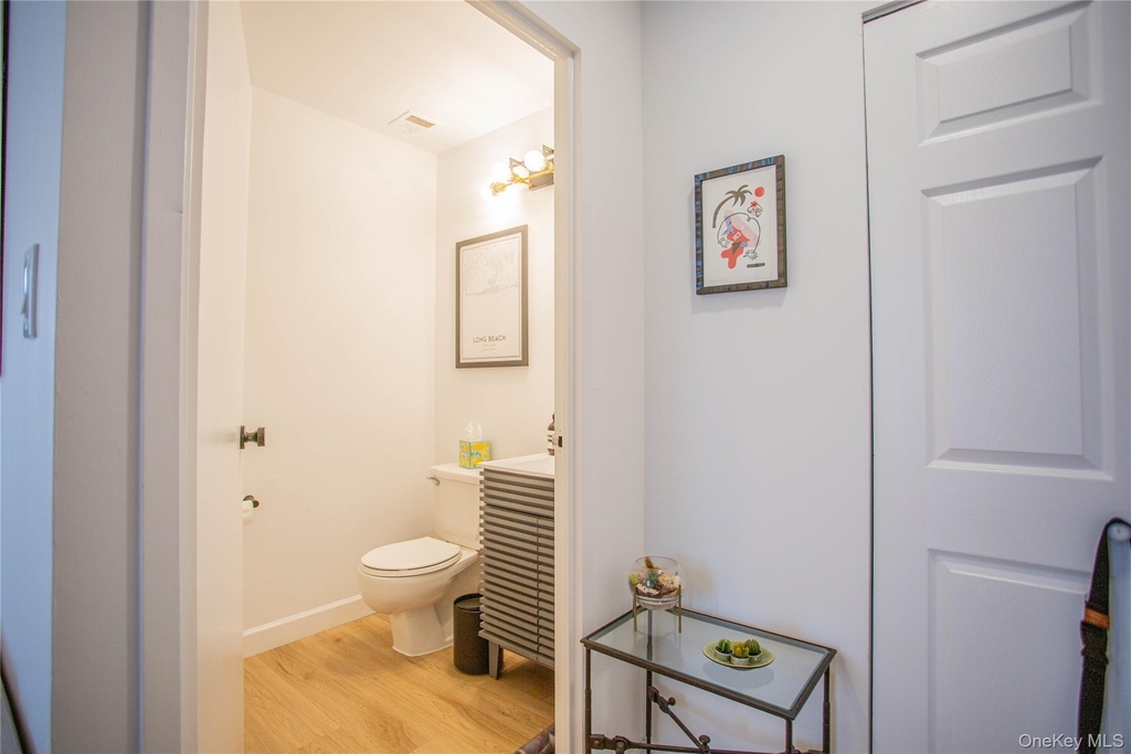 100 W Broadway - Photo 8