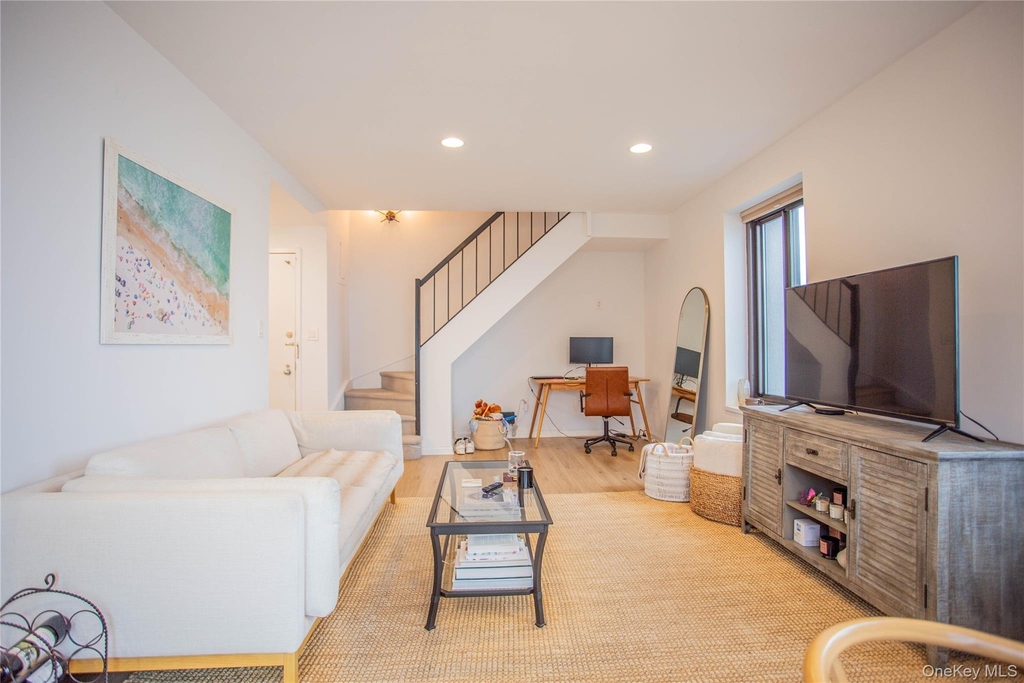 100 W Broadway - Photo 15