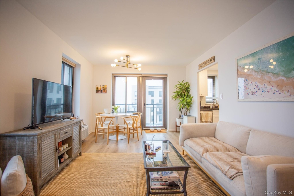 100 W Broadway - Photo 10