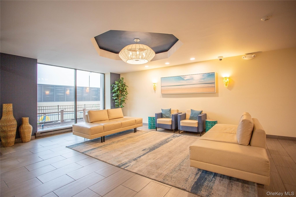 100 W Broadway - Photo 3
