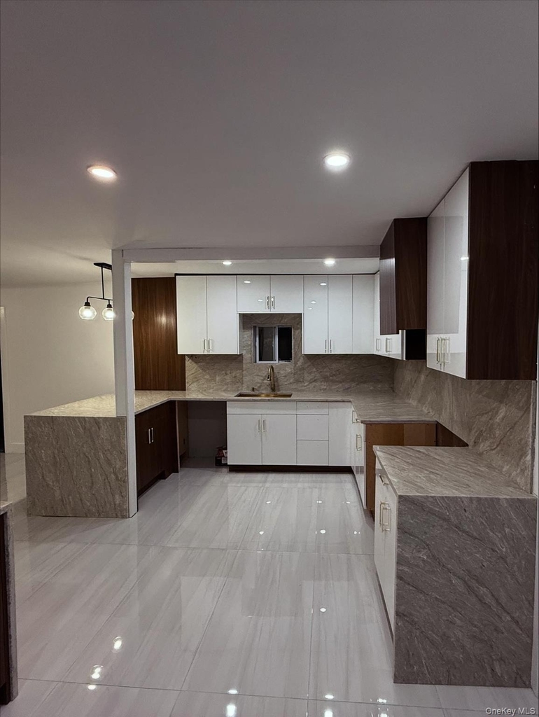 309 Franklin Avenue - Photo 2