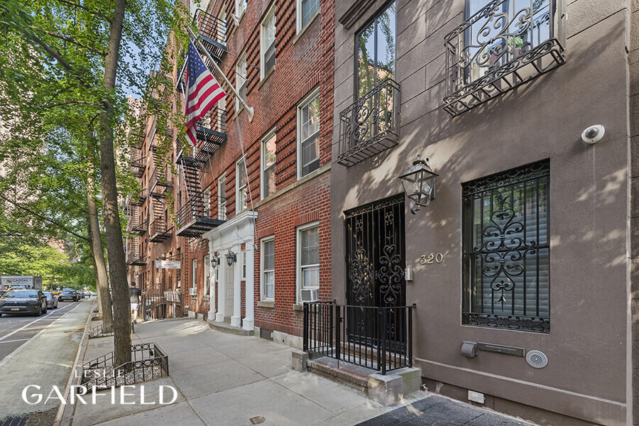 320 E 55th Street - Photo 16