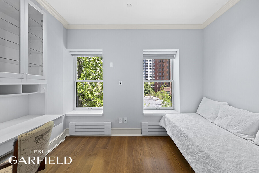 320 E 55th Street - Photo 9