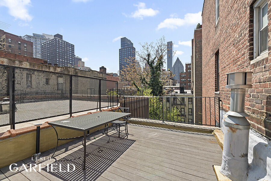 320 E 55th Street - Photo 10