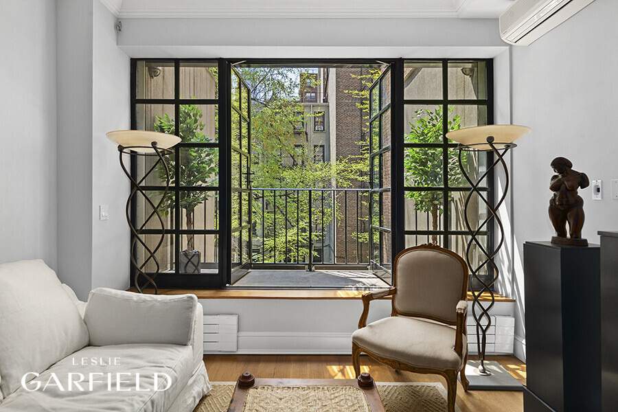 320 E 55th Street - Photo 3