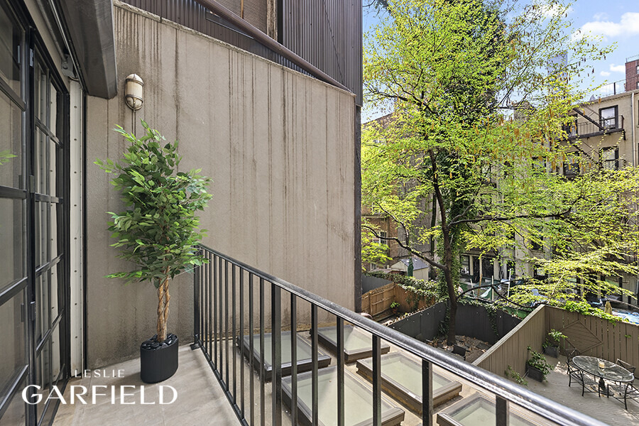 320 E 55th Street - Photo 5