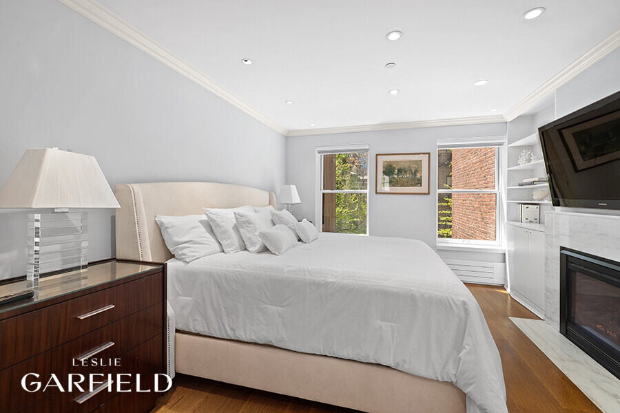 320 E 55th Street - Photo 6