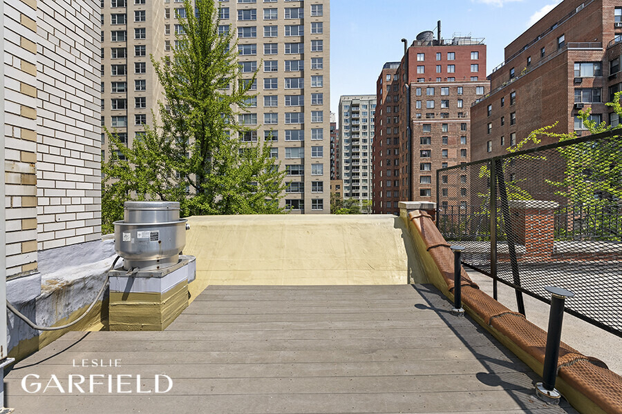 320 E 55th Street - Photo 11