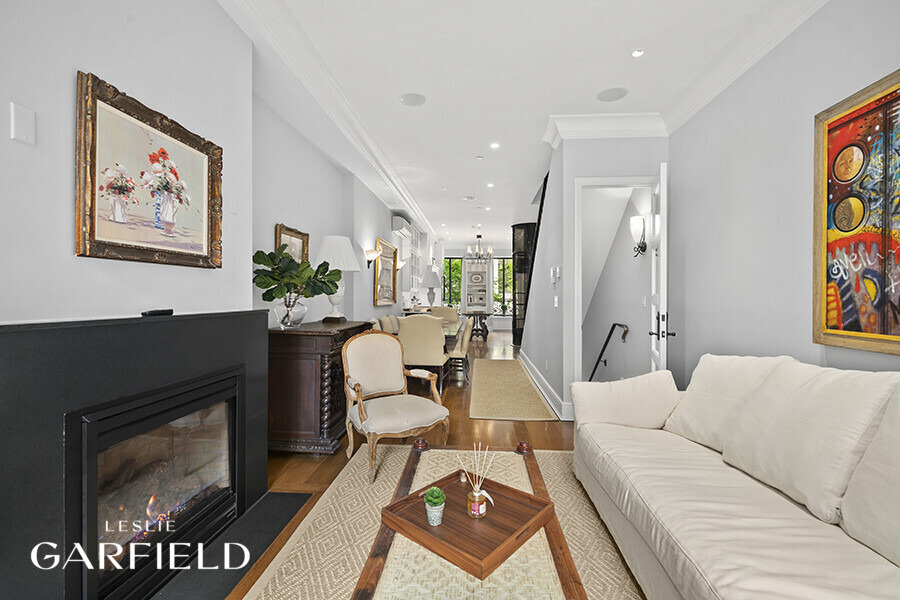 320 E 55th Street - Photo 4
