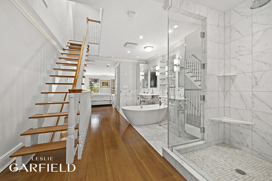 320 E 55th Street - Photo 7