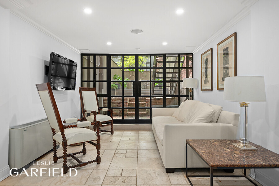 320 E 55th Street - Photo 14