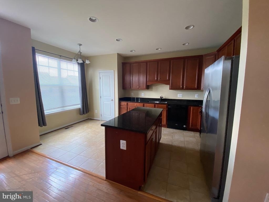 258 Woodstream Boulevard - Photo 4