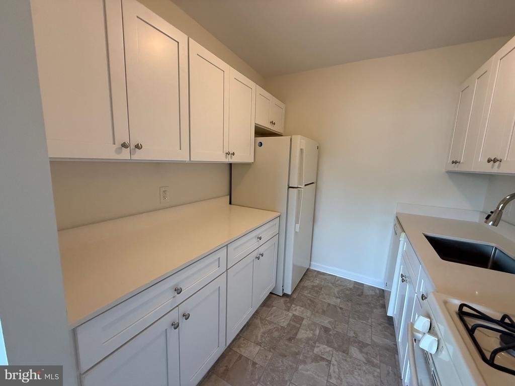 2754 Hollywood Road - Photo 5