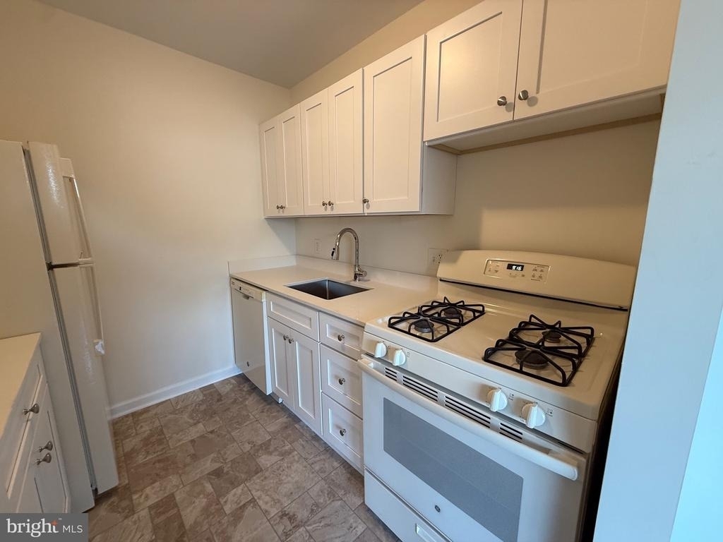 2754 Hollywood Road - Photo 4