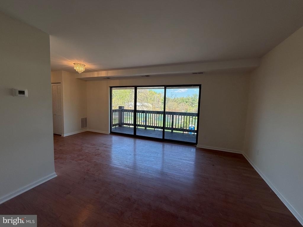2754 Hollywood Road - Photo 0