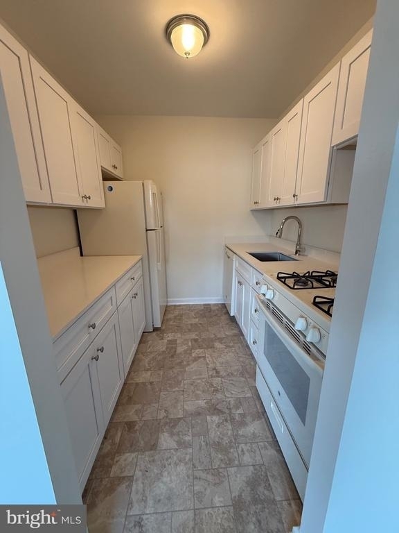 2754 Hollywood Road - Photo 3