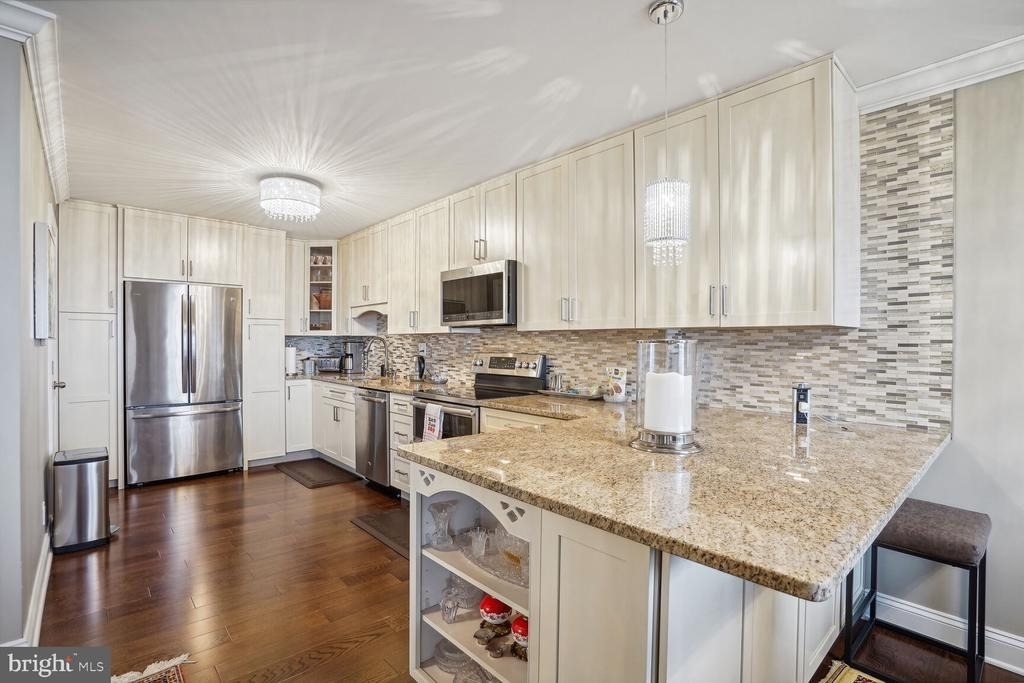 8350 Greensboro Drive - Photo 9