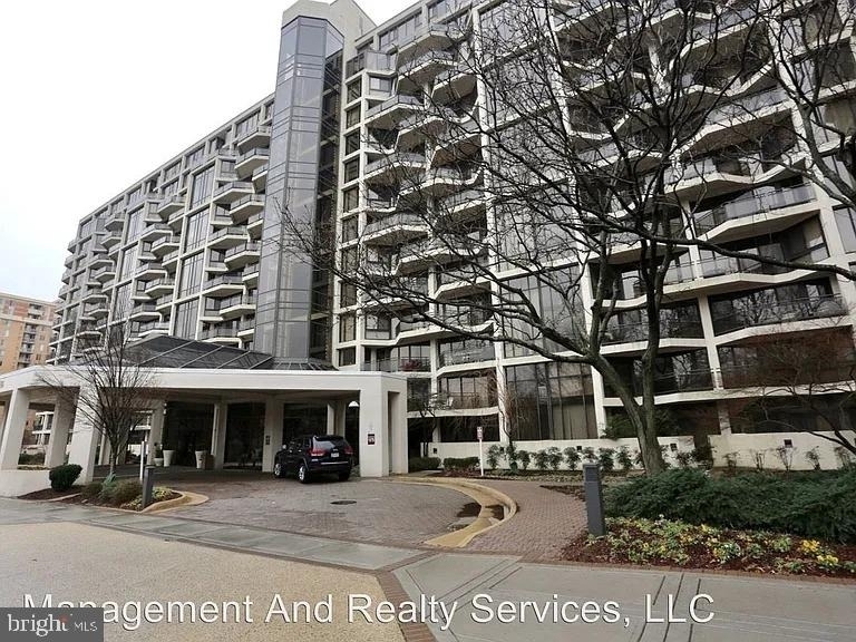 1530 Key Boulevard N - Photo 0