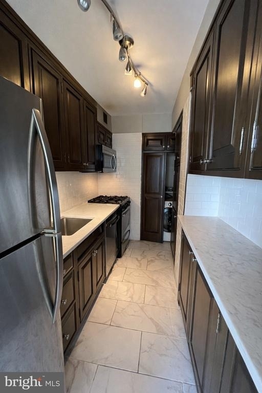1806 Rittenhouse Square - Photo 2