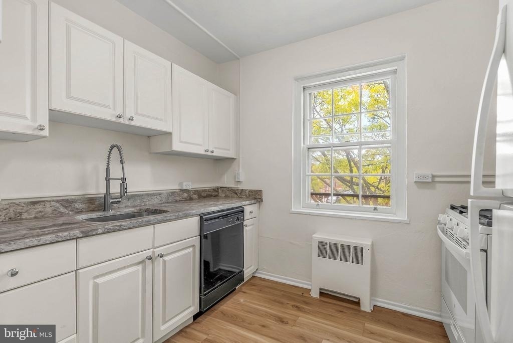 734 North Terrace - Photo 0