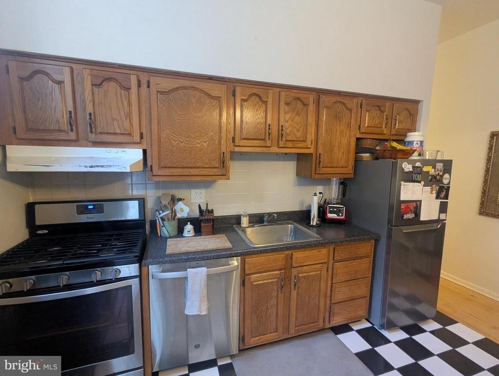 251 S 21st - Photo 2