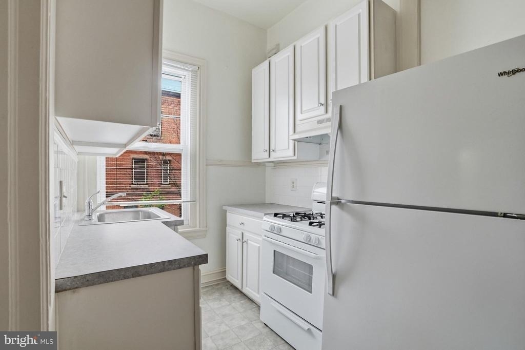 2441 Brown Street - Photo 6