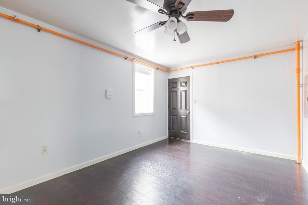 507 W Girard Avenue - Photo 1