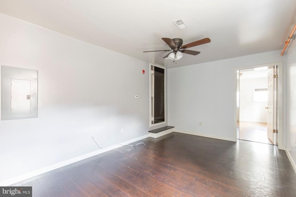 507 W Girard Avenue - Photo 2