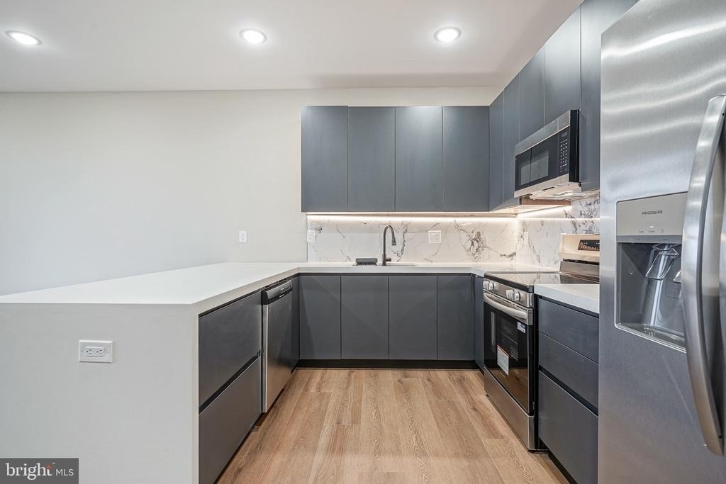 4432 Wingate Street - Photo 6