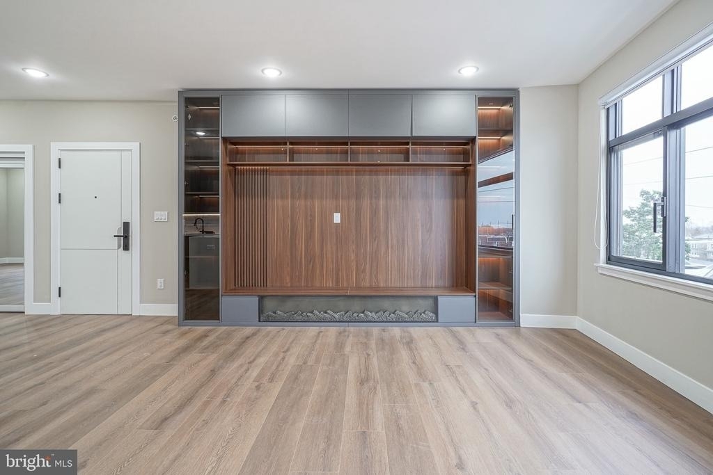 4432 Wingate Street - Photo 4