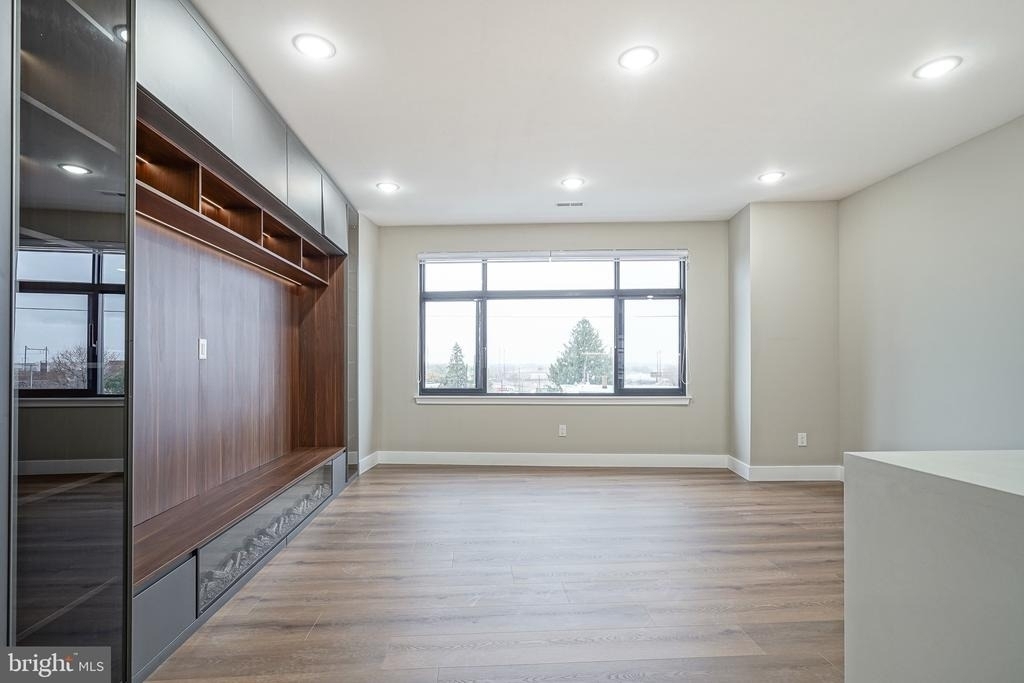 4432 Wingate Street - Photo 2