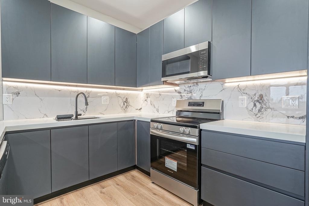4432 Wingate Street - Photo 8