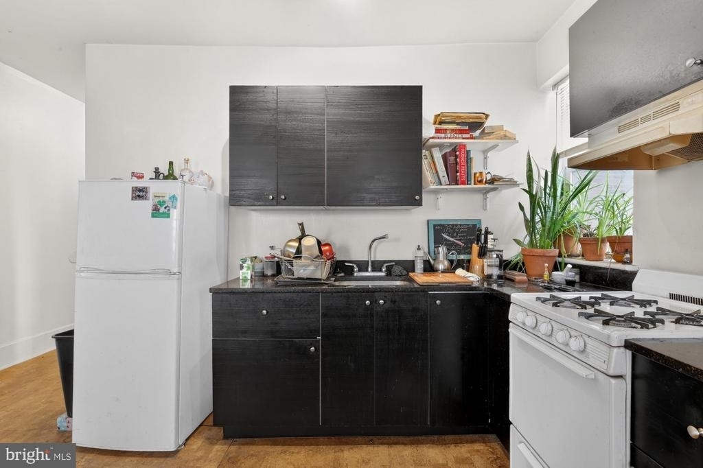 129 W Susquehanna Avenue - Photo 2