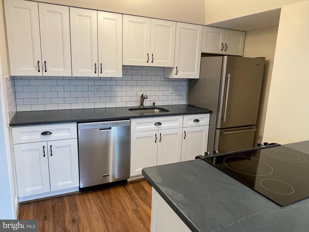 121 E Chelsea Circle - Photo 3